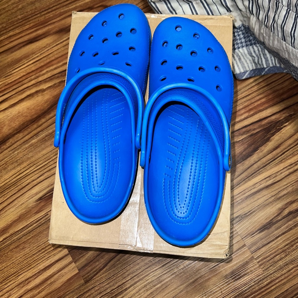 Very nice blue crocs